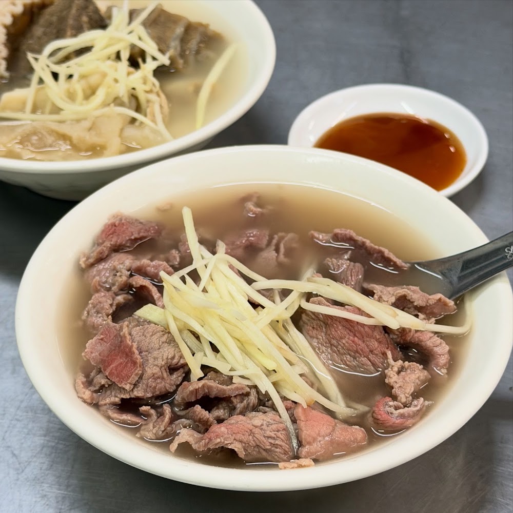 王家祖傳本產牛雜湯雙碗組合,一碗牛肉湯一碗牛雜湯