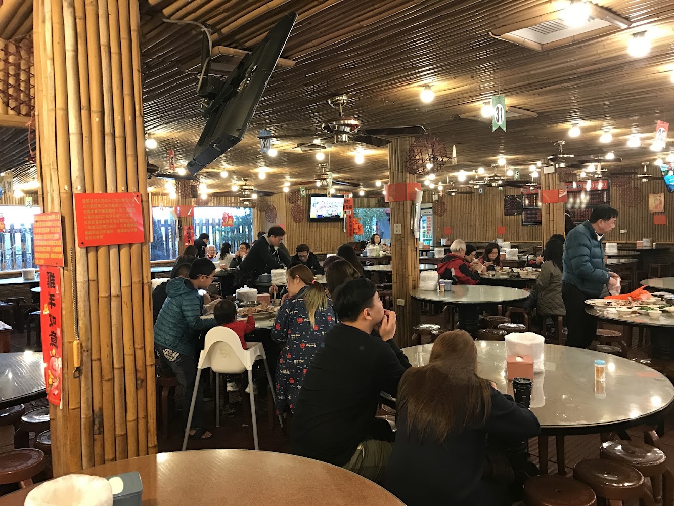 甕窯雞礁溪總店用餐環境
