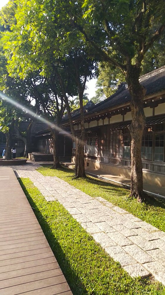 嘉義公園日式木造建築與草地步道