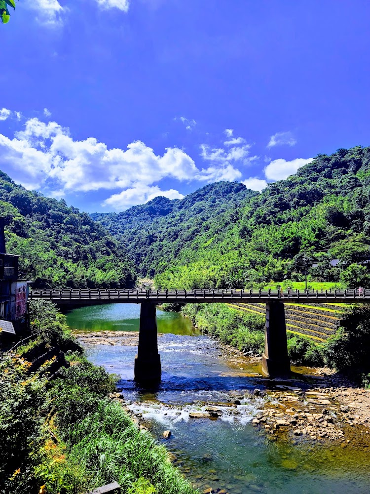 三貂嶺步道橋梁與溪流