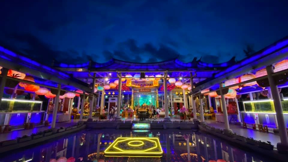 玻璃媽祖廟夜間點燈景色