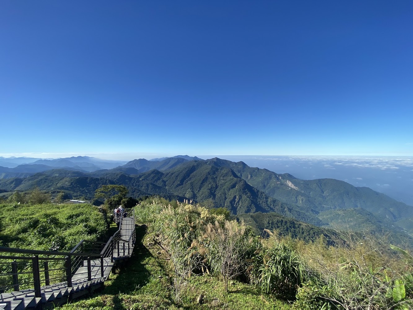 二延平步道山景