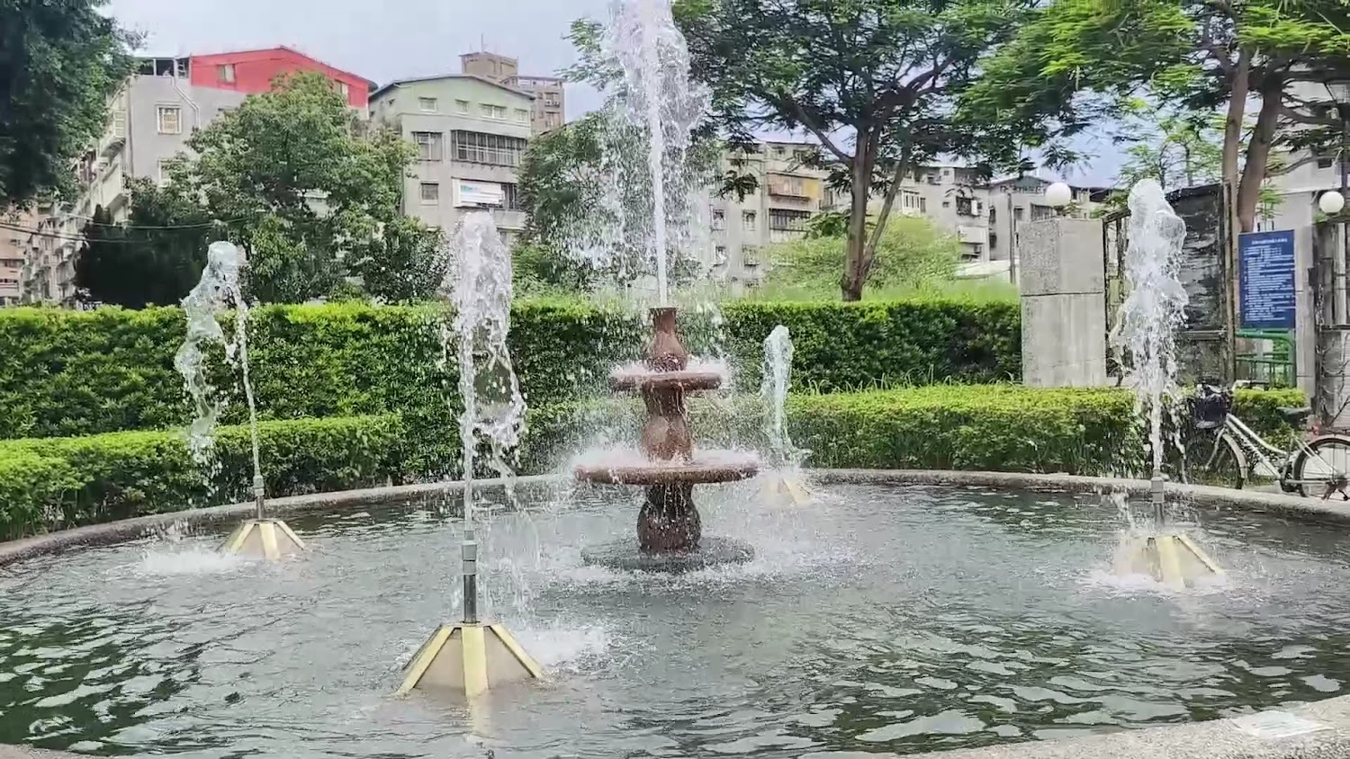 板橋435藝文特區噴水池與綠地