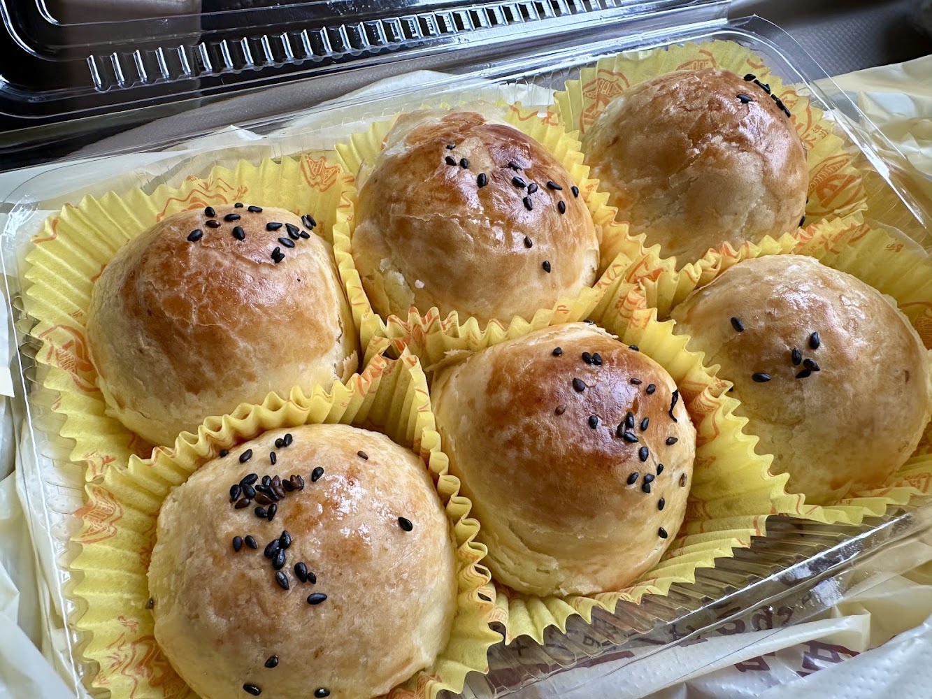六顆裝蛋黃酥盒裝近照