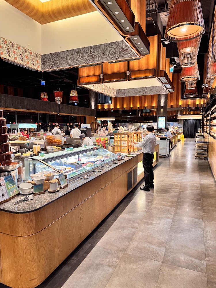 饗食天堂新北板橋店明亮餐廳空間