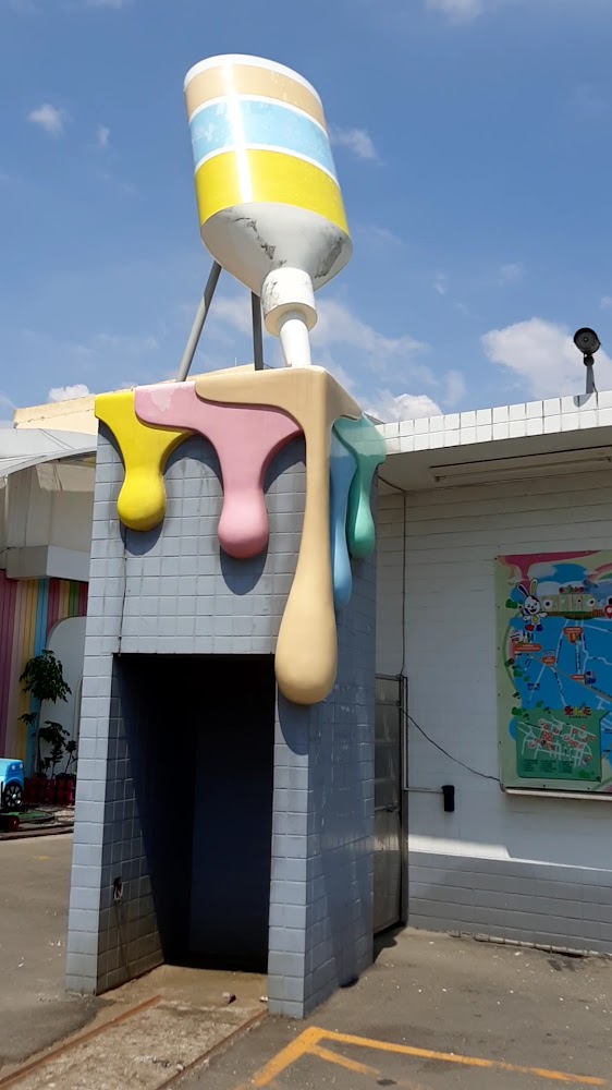 愛玩色創意館顏料瓶裝置藝術