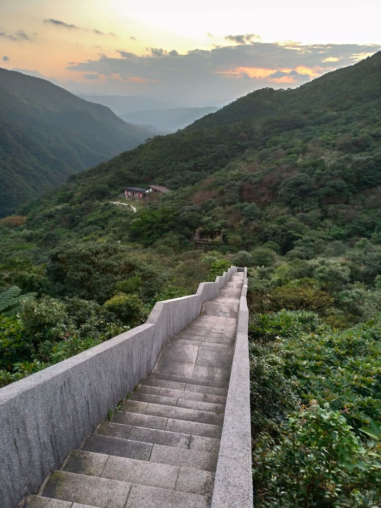 蜿蜒而下的長石階梯