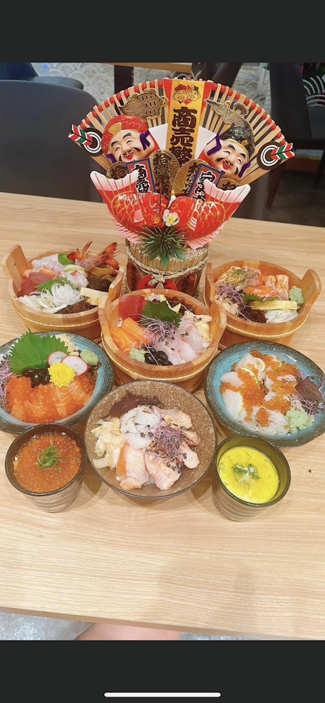 告春食彩小家日本料理丼飯與茶碗蒸