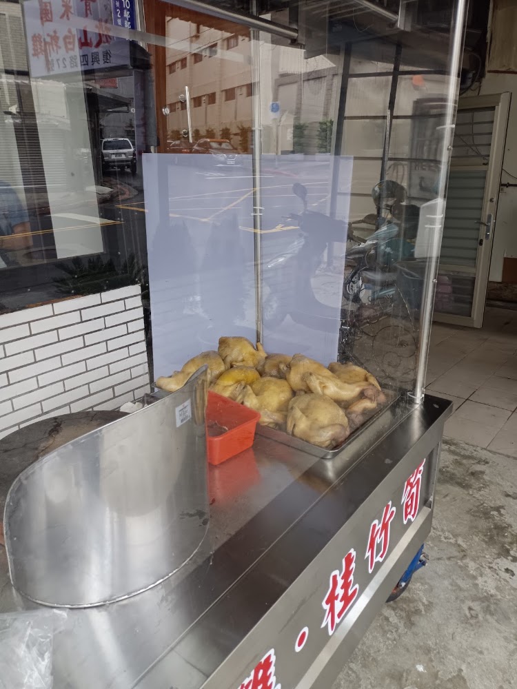 北投青采園放山白斬雞檯面展示多隻白斬雞