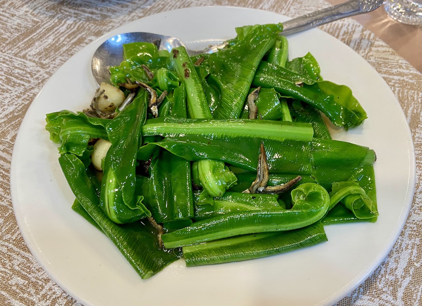 炒山蘇配小魚乾