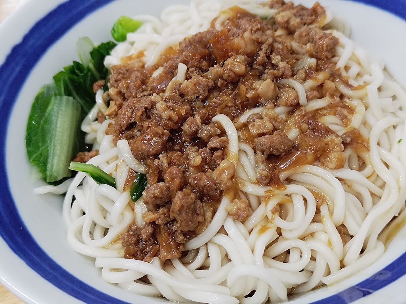 肉燥麵與青菜