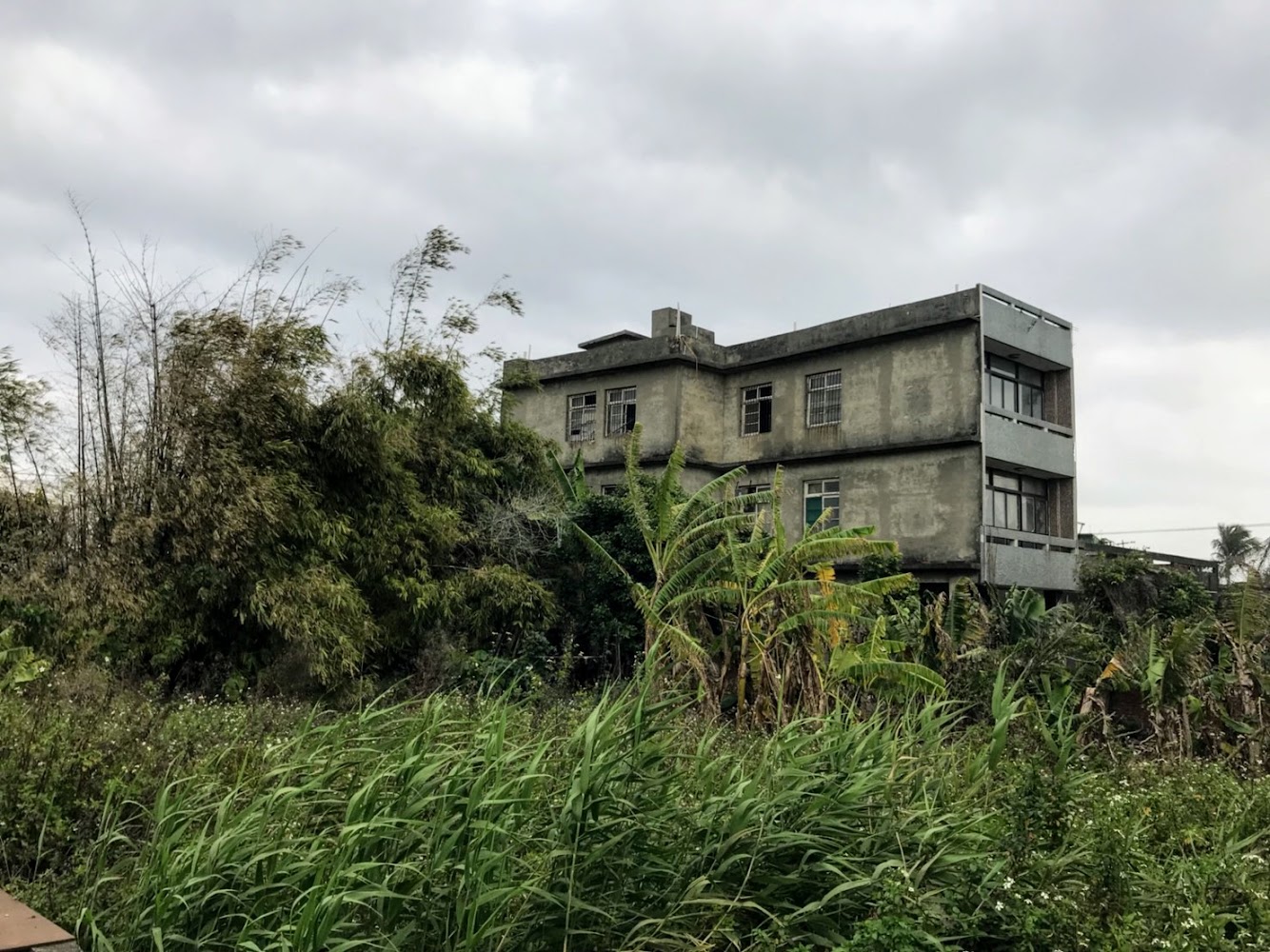 彰化荒涼感老建築
