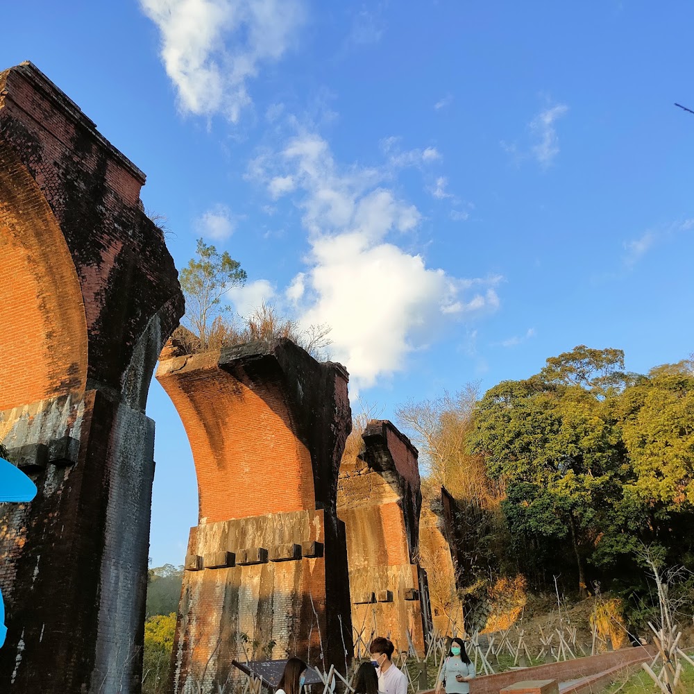 龍騰斷橋紅磚橋墩遺跡