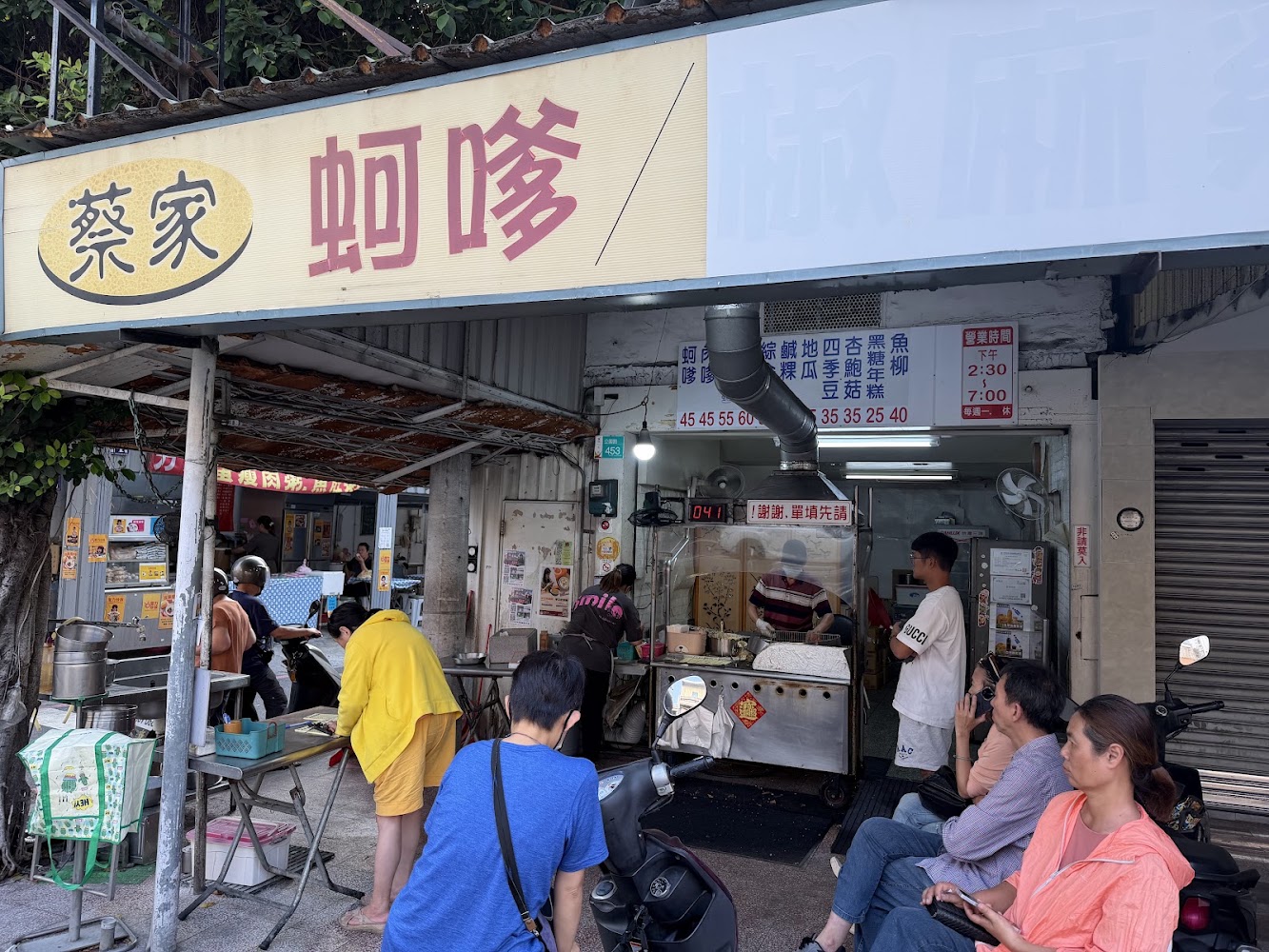 蔡家蚵嗲攤位與排隊人潮