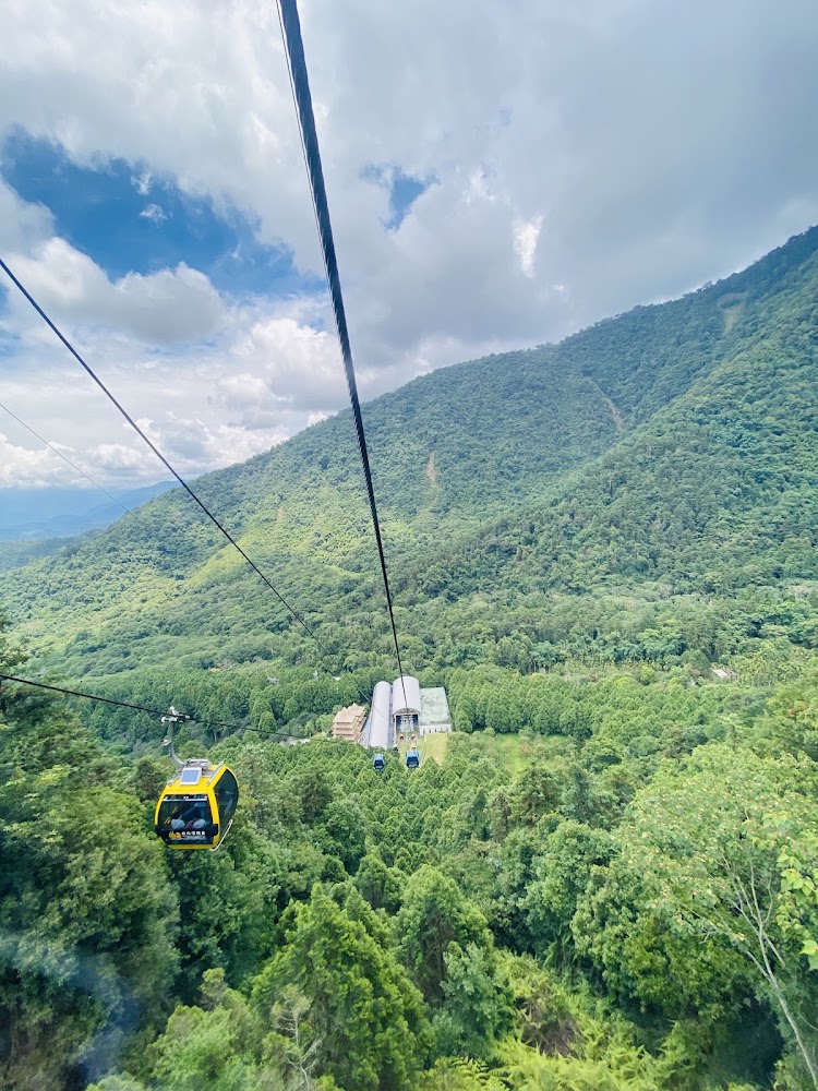 九族文化村纜車穿越山林