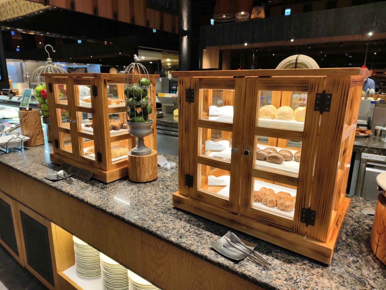 饗食天堂新北板橋店麵包甜點櫃