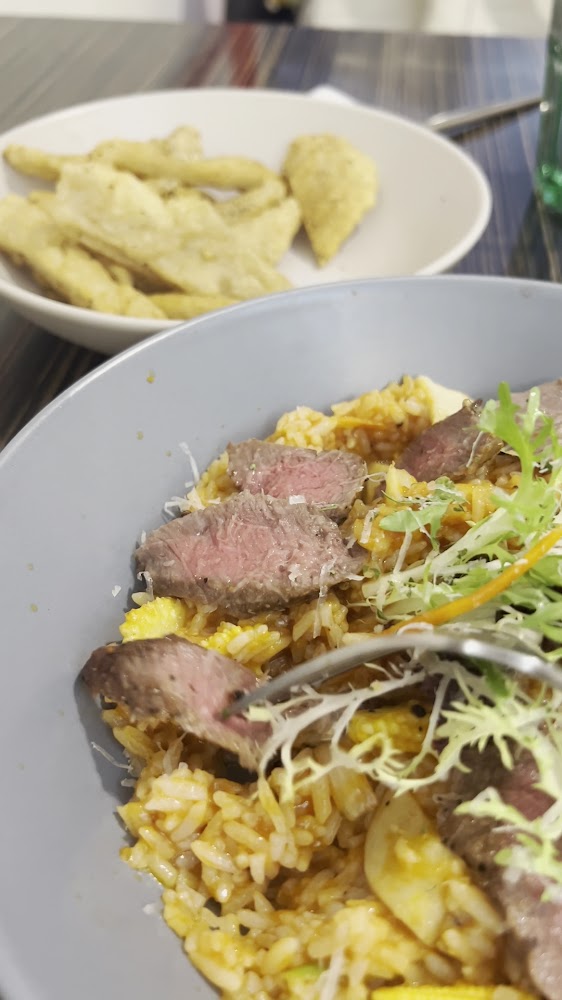 夯漫廚房牛排炒飯與炸物拼盤