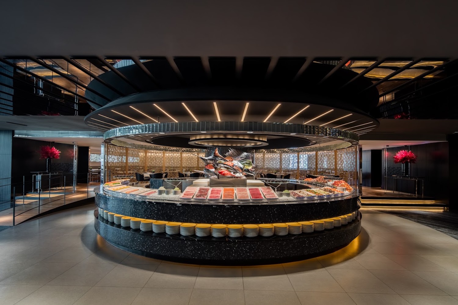 台北晶華酒店栢麗廳華麗圓形自助餐檯，海鮮壽司甜點豐富