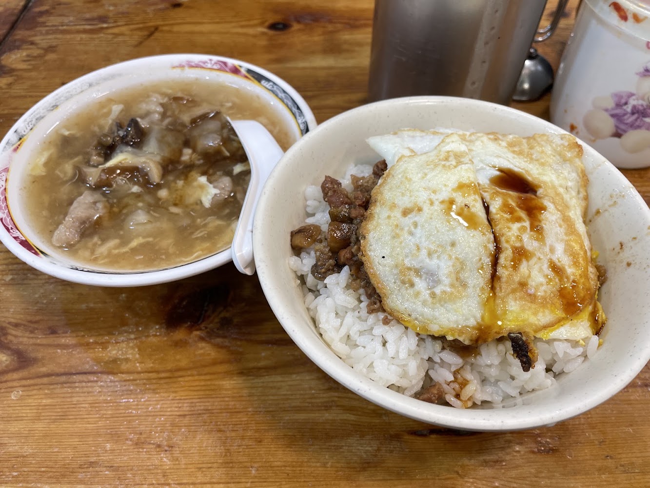 天天利滷肉飯加蛋與羹湯