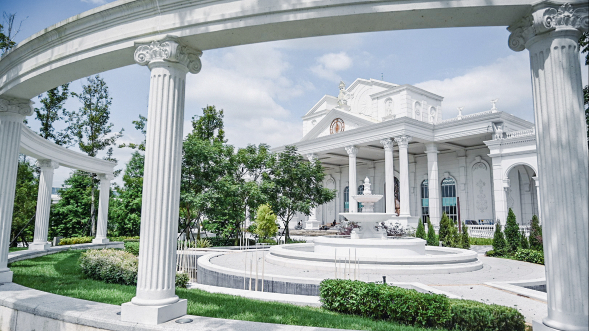 蓋婭莊園歐式白色建築與草地花園