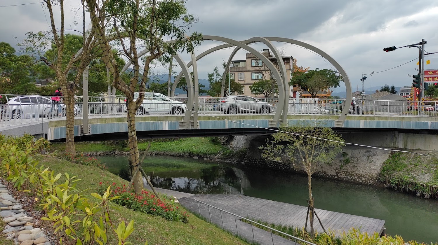圓拱橋與河道景觀