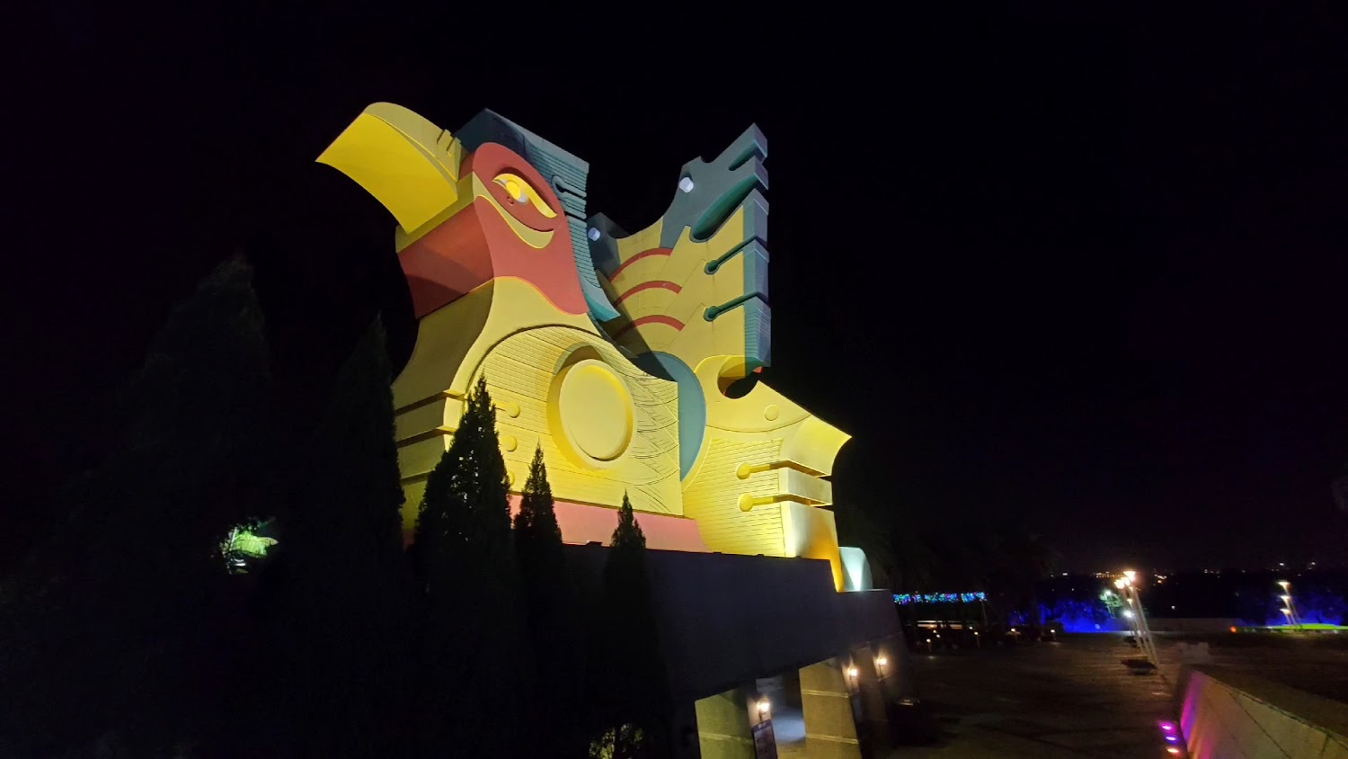 麗寶OUTLET夜晚特色建築與燈光
