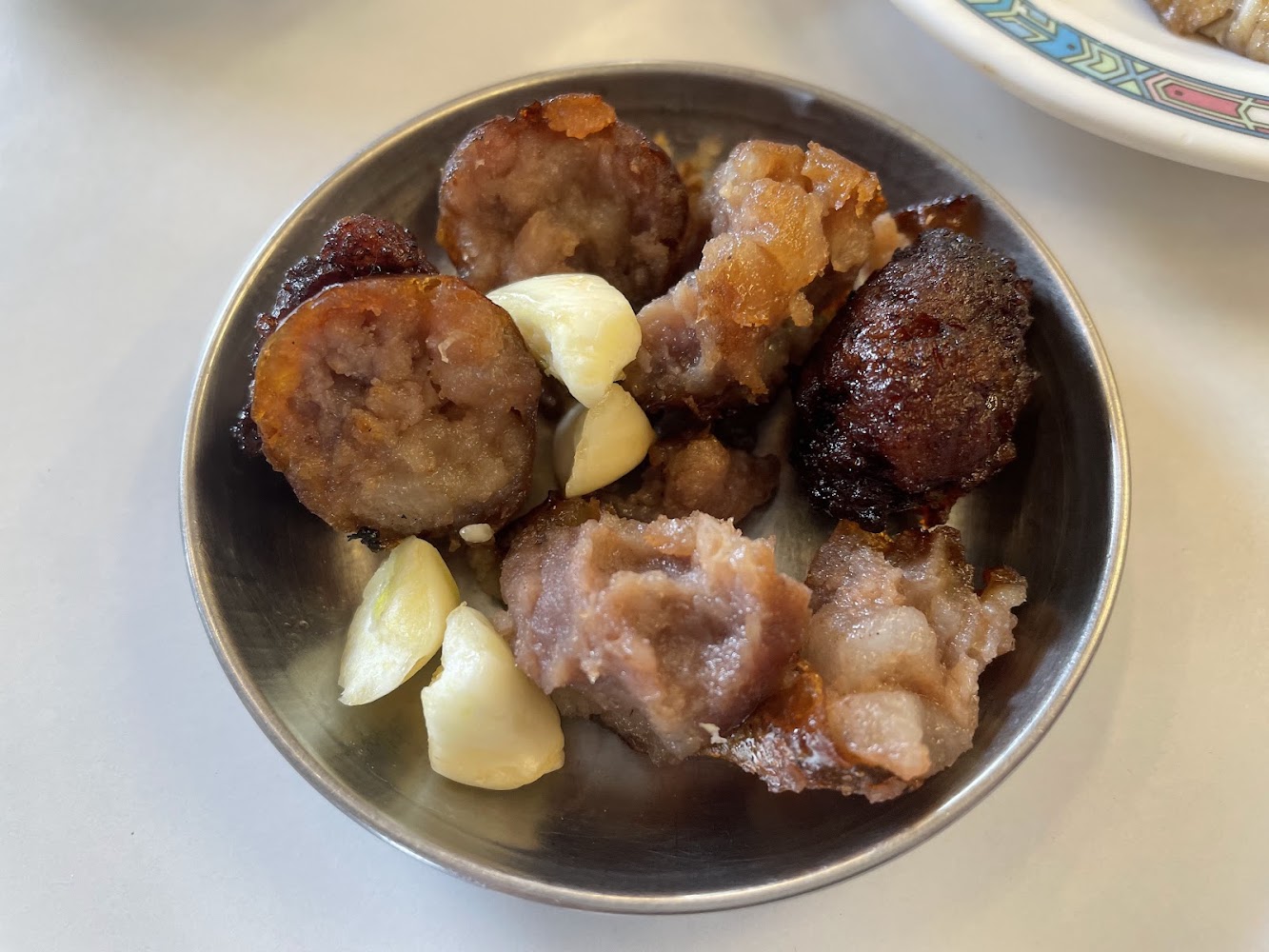 香腸與生蒜頭小菜