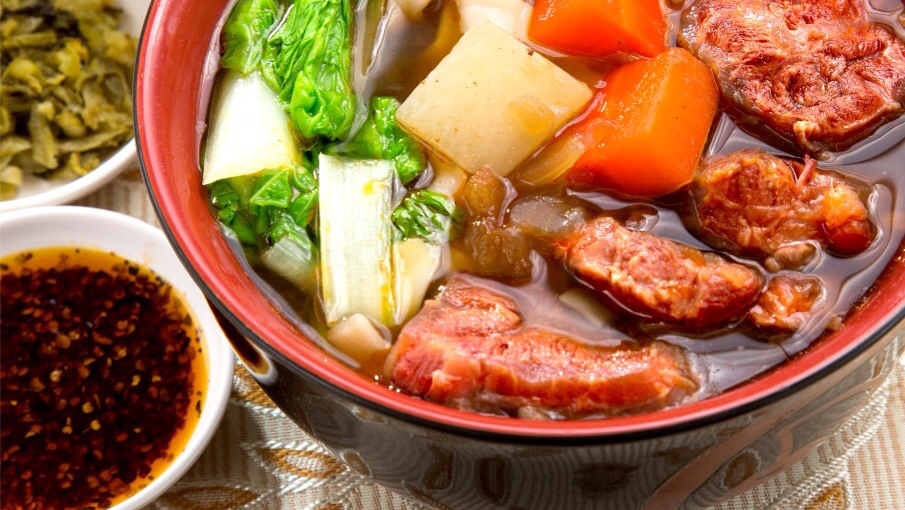 台北牛津牛雜湯牛肉湯麵與小菜