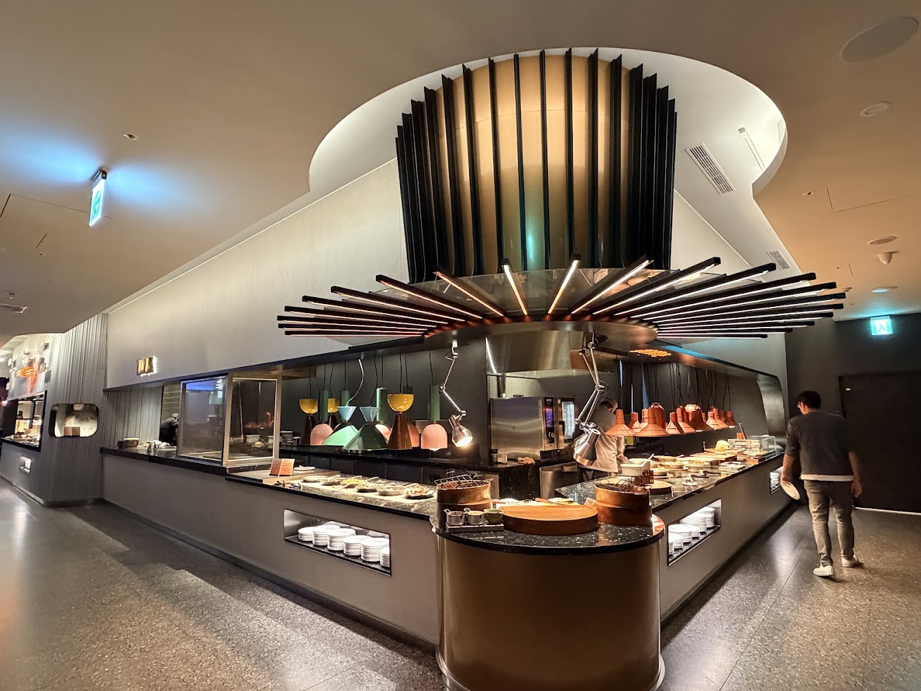 現代感十足的自助餐取餐區