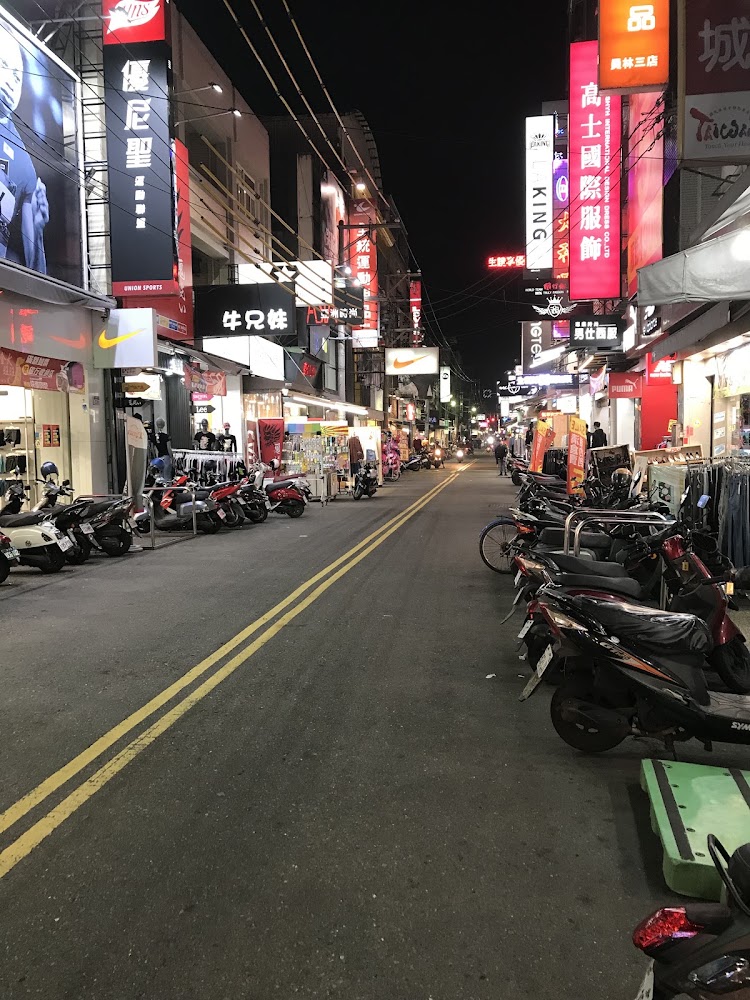 彰化夜晚商店街景