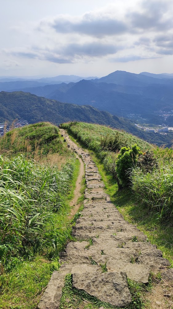 基隆山高處步道與山景