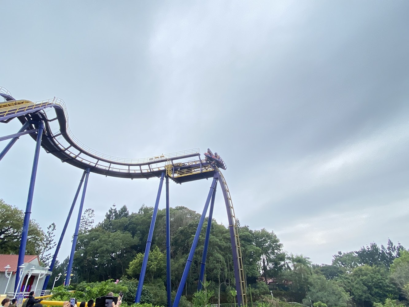 劍湖山世界高聳雲霄飛車與乘坐列車