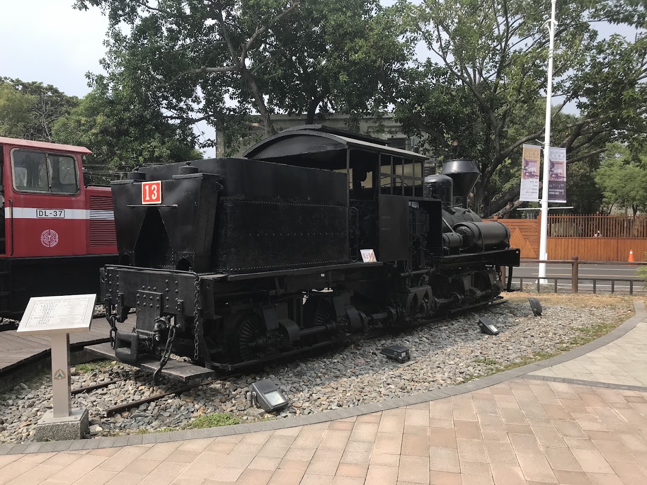 阿里山森林鐵路車庫園區蒸汽火車與柴油機車展示