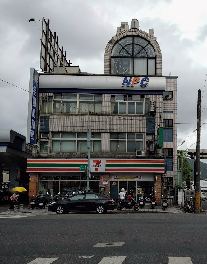 南港街頭便利商店與建築