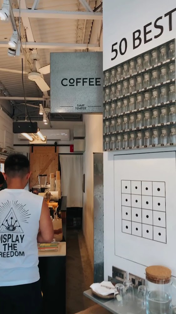 Tamp Temper Taichung Coffee 店內牆面與客席空間