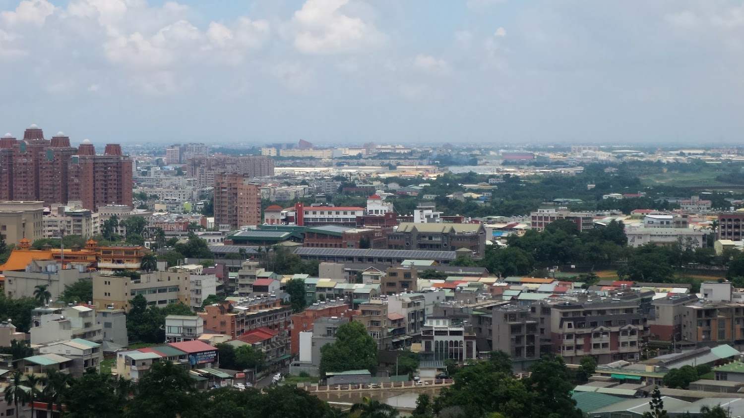 嘉義市高樓住宅與平原天空城市景觀