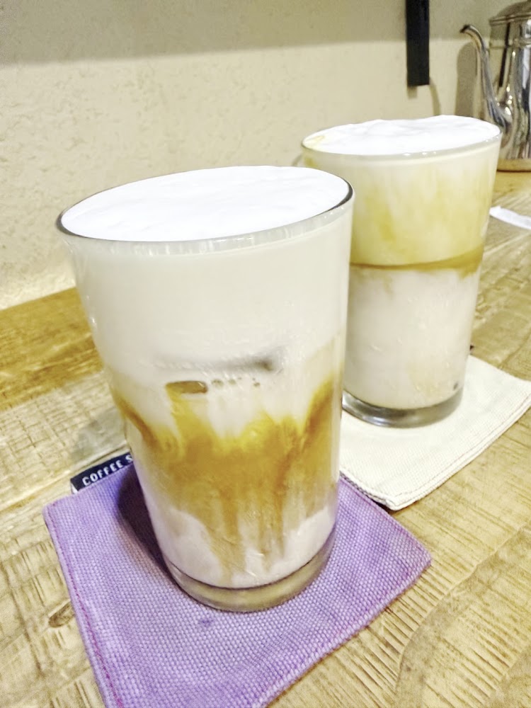 coffee stopover 兩杯冰拿鐵