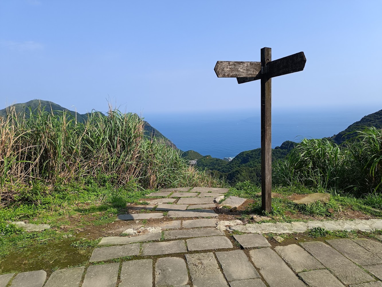 無敵海景步道指示牌與海景