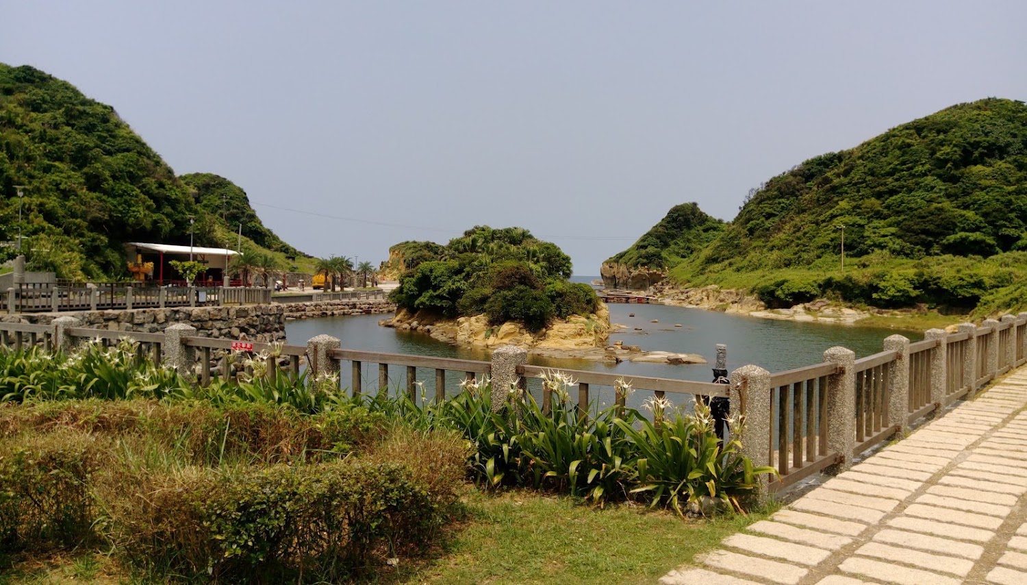 基隆暖暖溪流與綠地步道