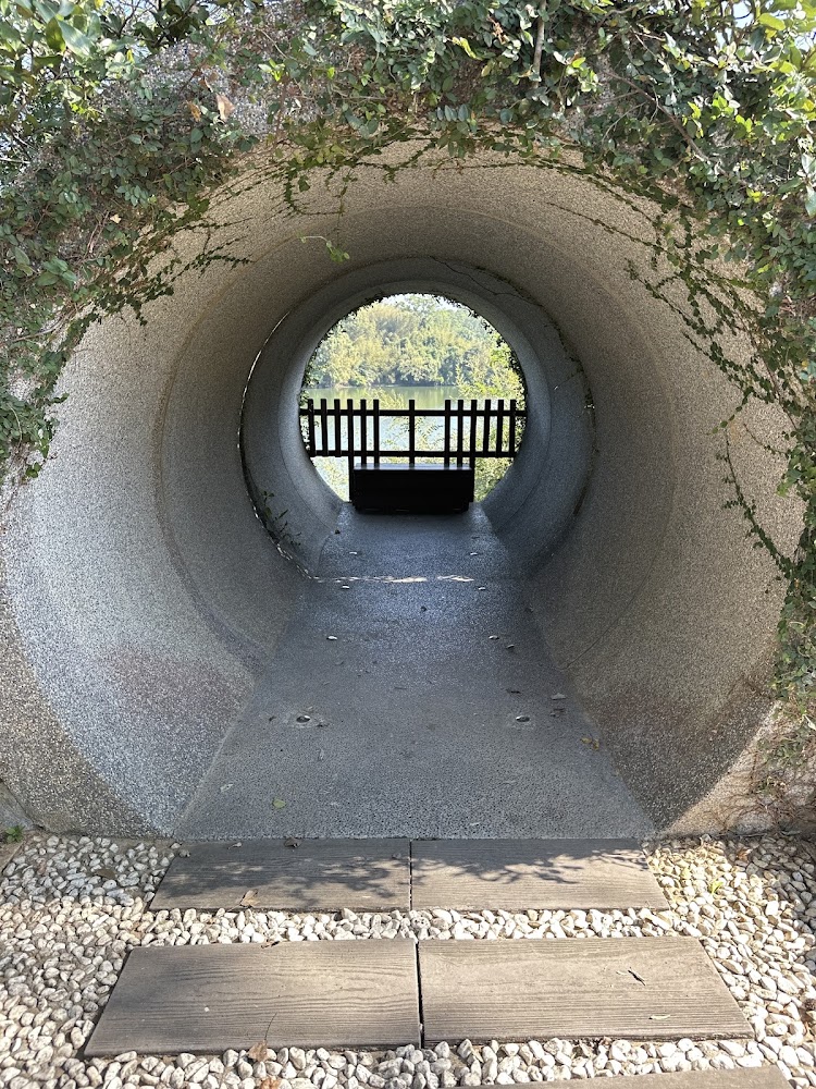 圓形隧道步道通往觀景平台