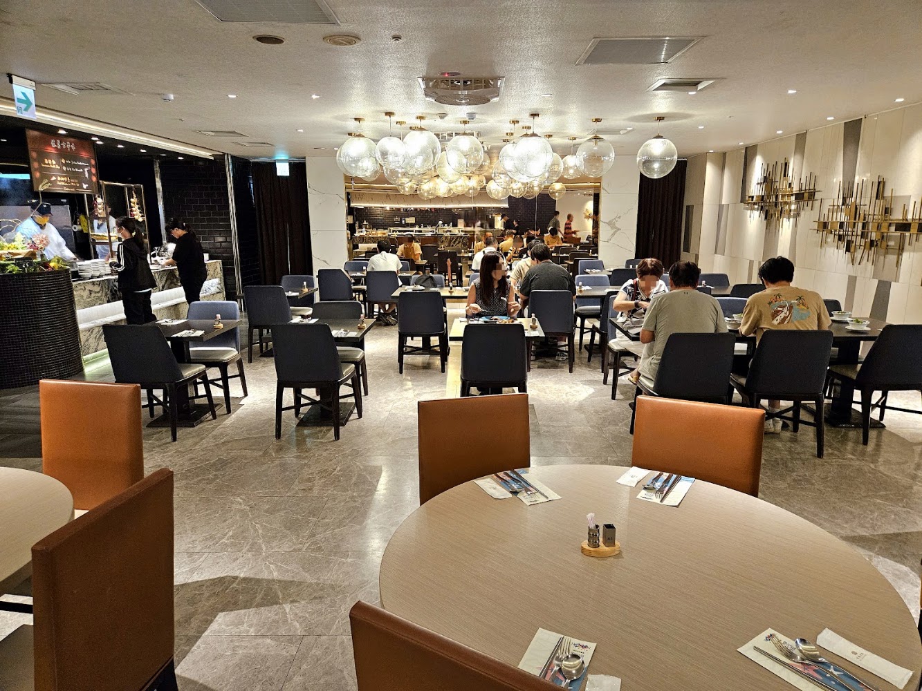 漢來海港台中廣三SOGO店空間照片