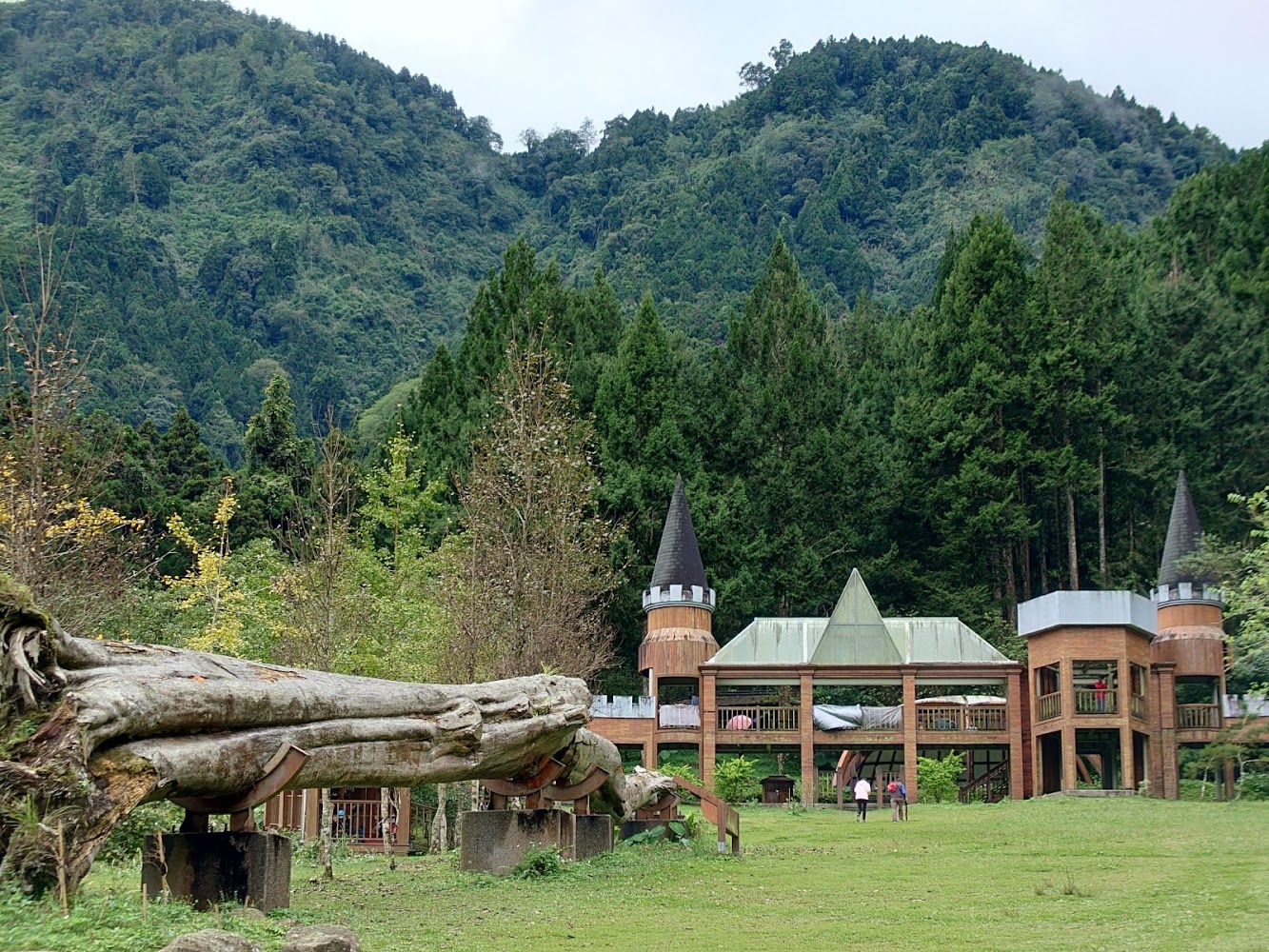 溪頭園區內城堡塔樓造型建築