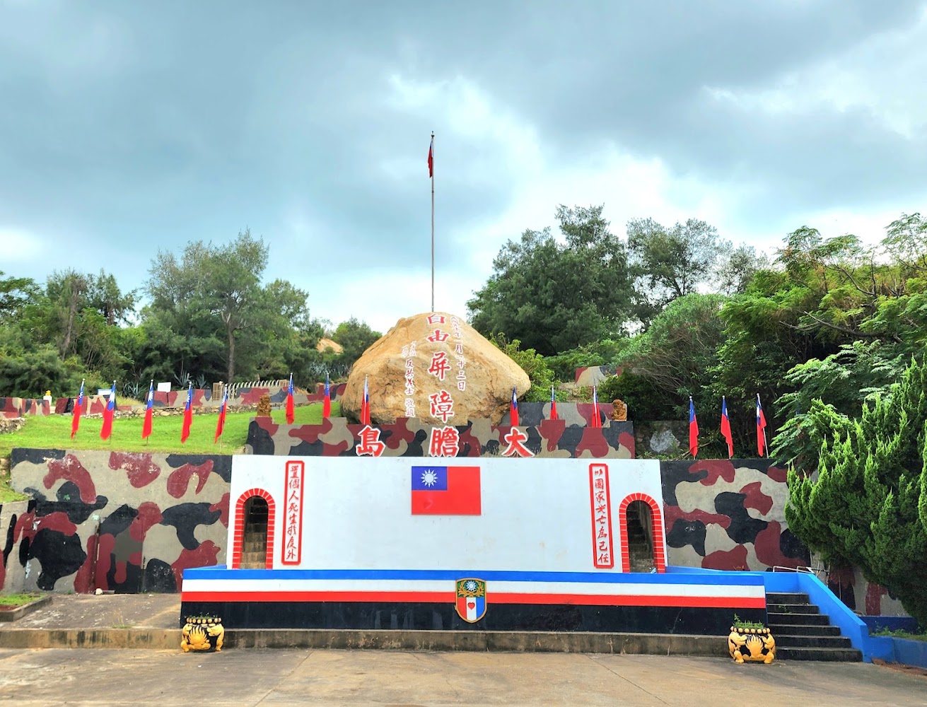 大膽島軍事碉堡與國旗景觀