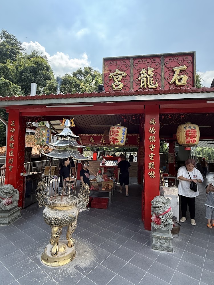 石龍宮建築與香爐