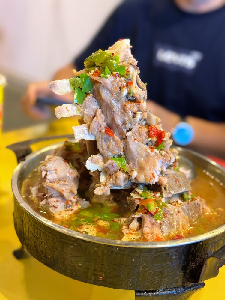 泰辛火山排骨逢甲夜市店酸辣牛骨湯鍋感料理