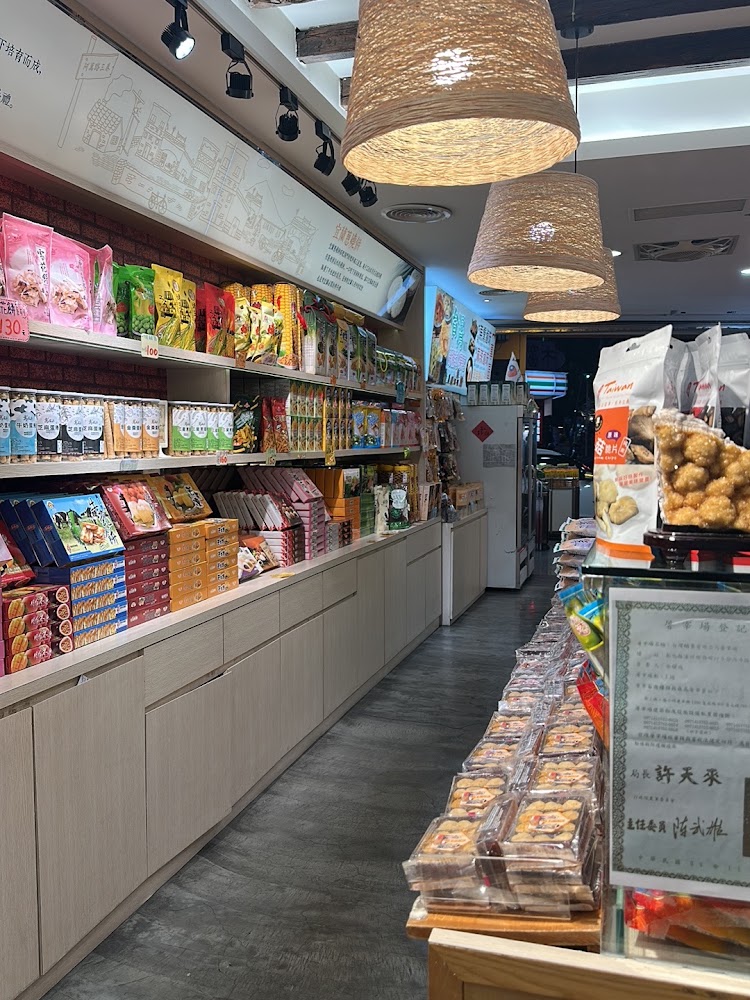 阿萬之家店內伴手禮商品架