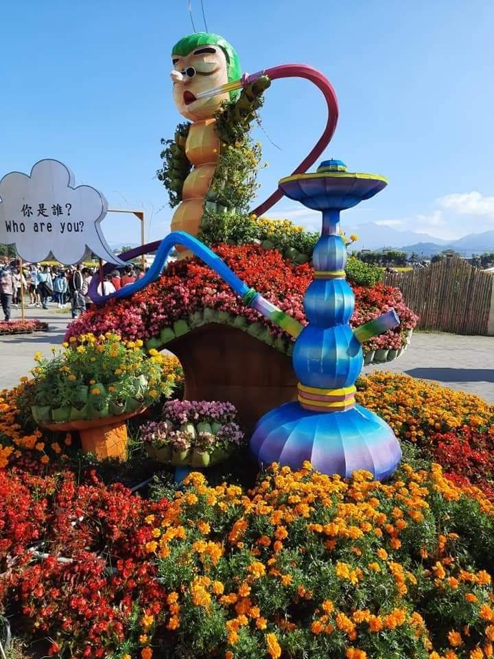 台中花卉裝置藝術毛毛蟲