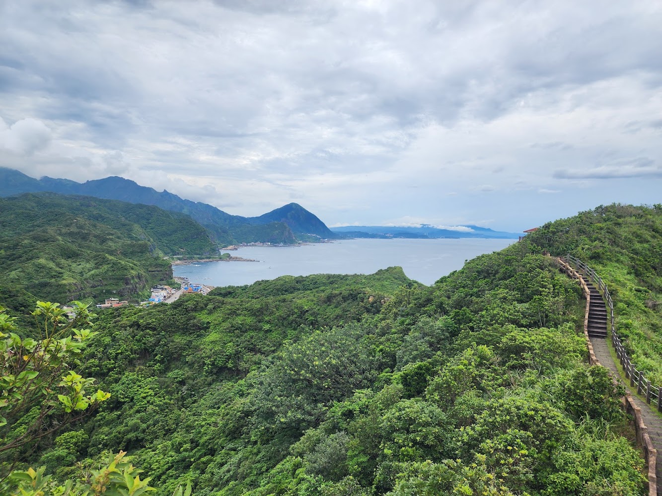 鼻頭角步道山海灣景