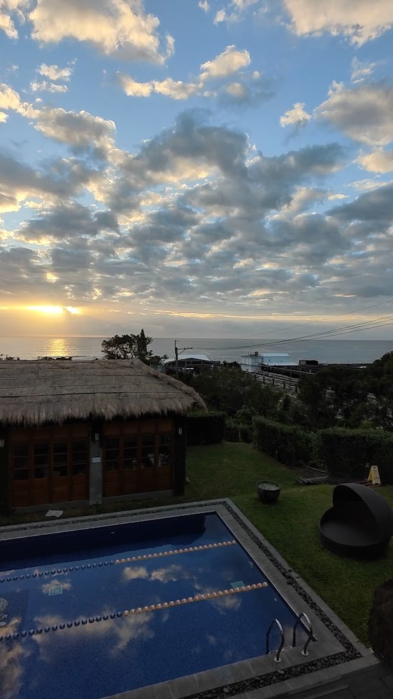 海Villa膽曼會館泳池與夕陽海景