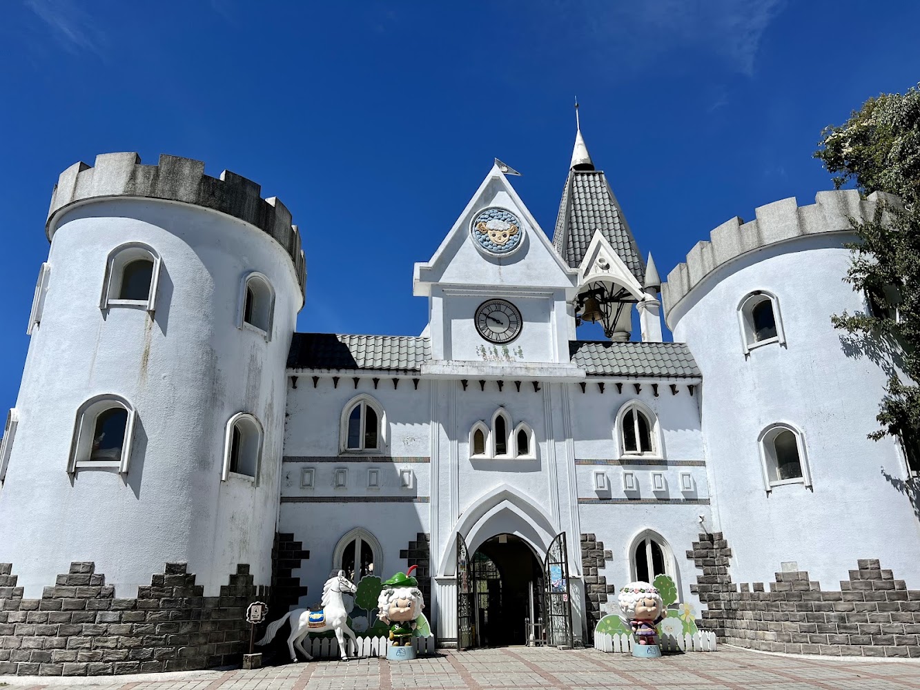 清境農場青青草原白色城堡售票建築